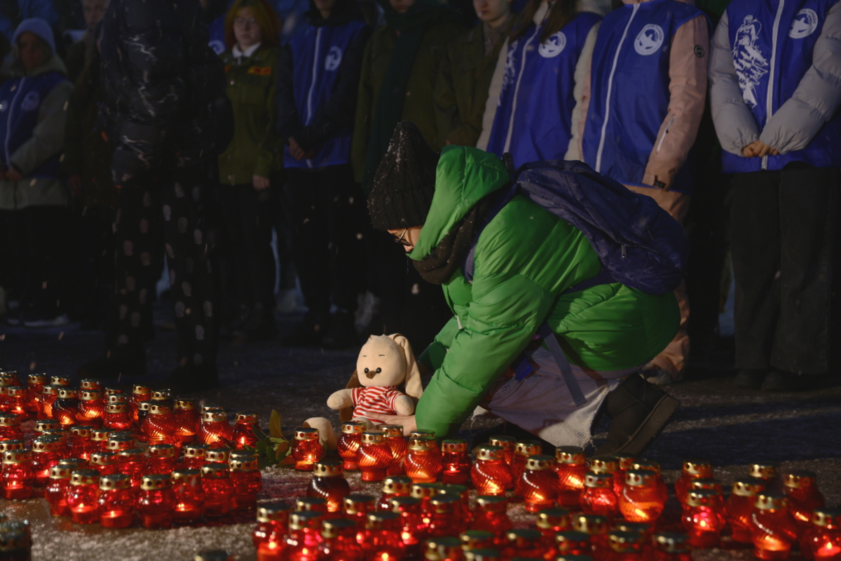 Молодёжь Камчатки почтила память жертв теракта в Подмосковье