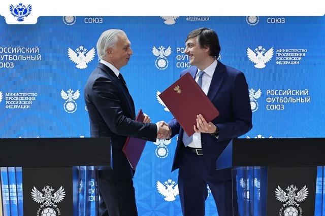На площадке ПМЭФ-2025 Минпросвещения России подписало ряд важных соглашений для сферы образования