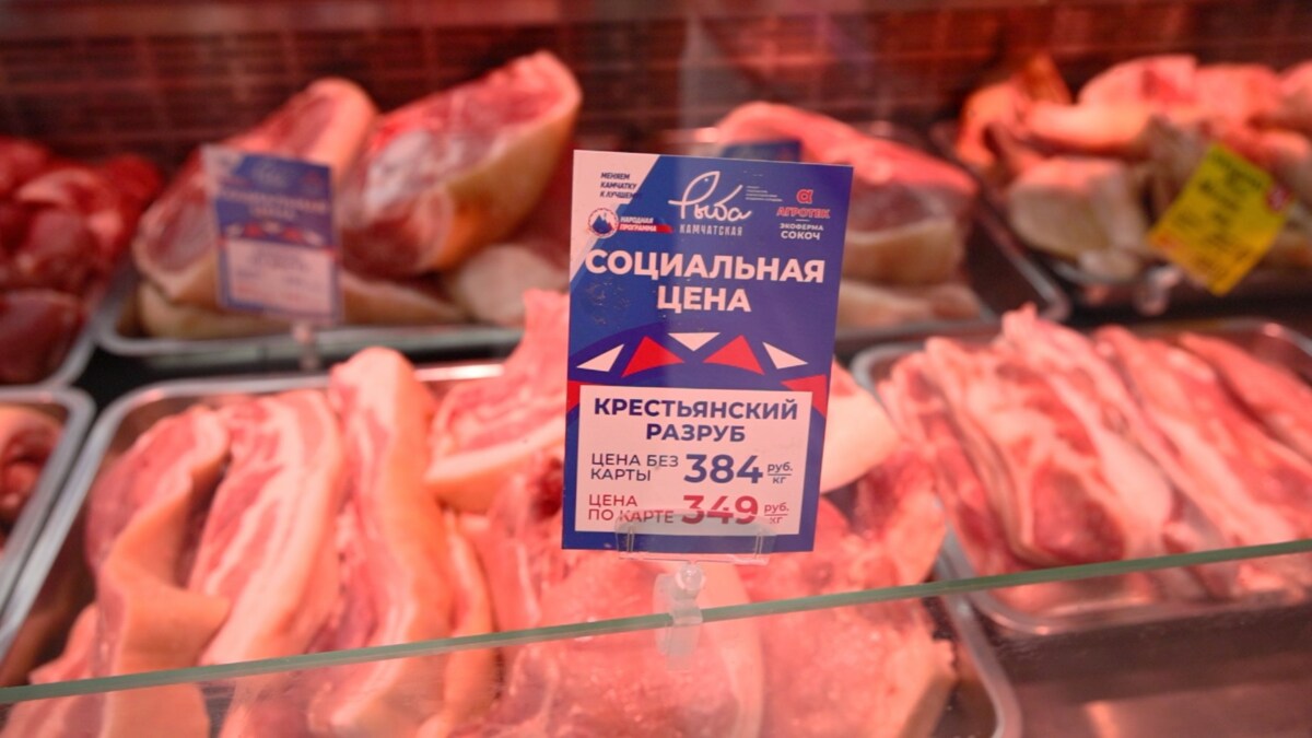 Юлия Морозова проверила цены и наличие мясной продукции по сниженной цене в торговой точке «Агротек»