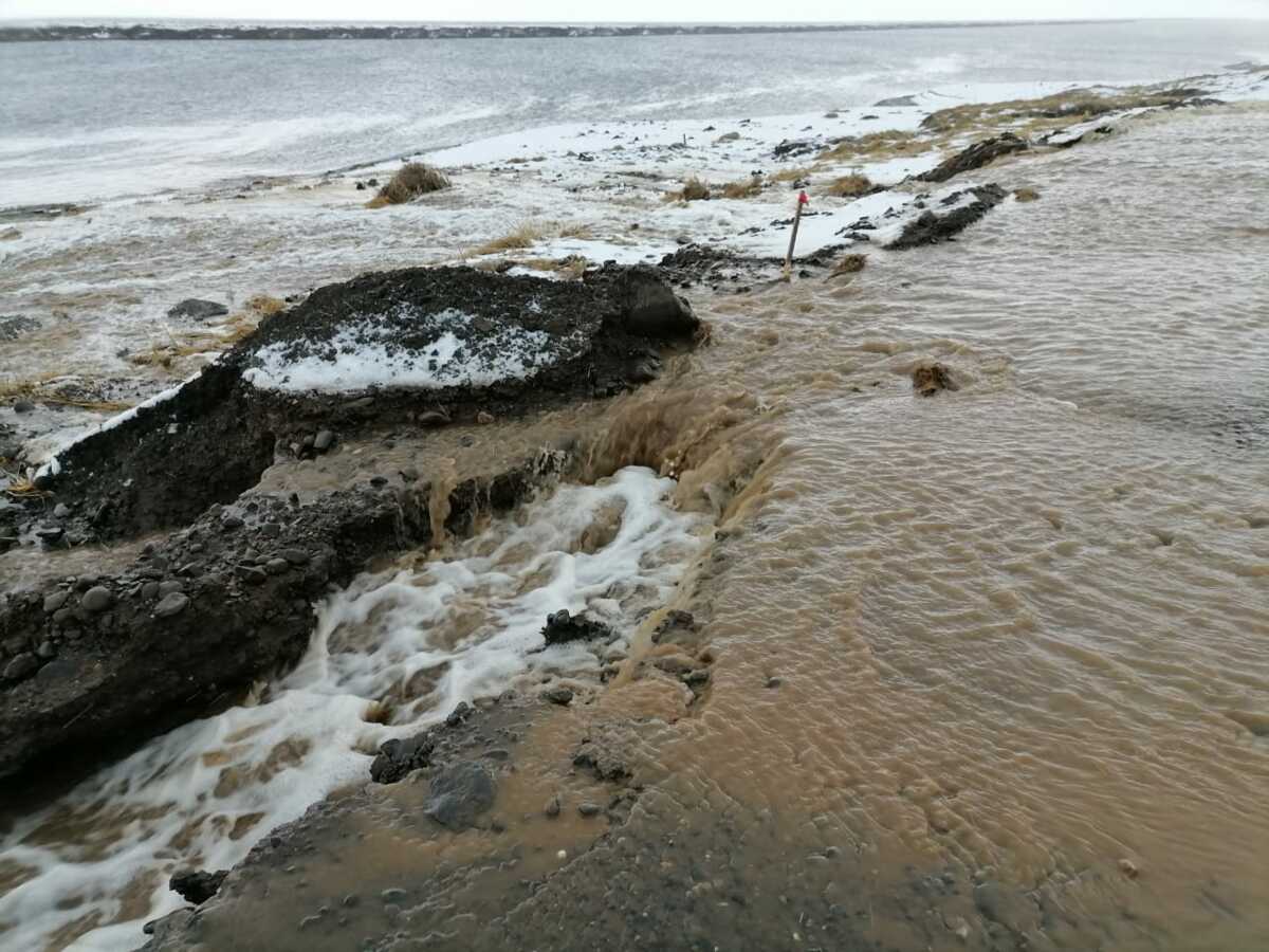 На Камчатке приступили к восстановлению размытого участка дороги до п. Октябрьский 