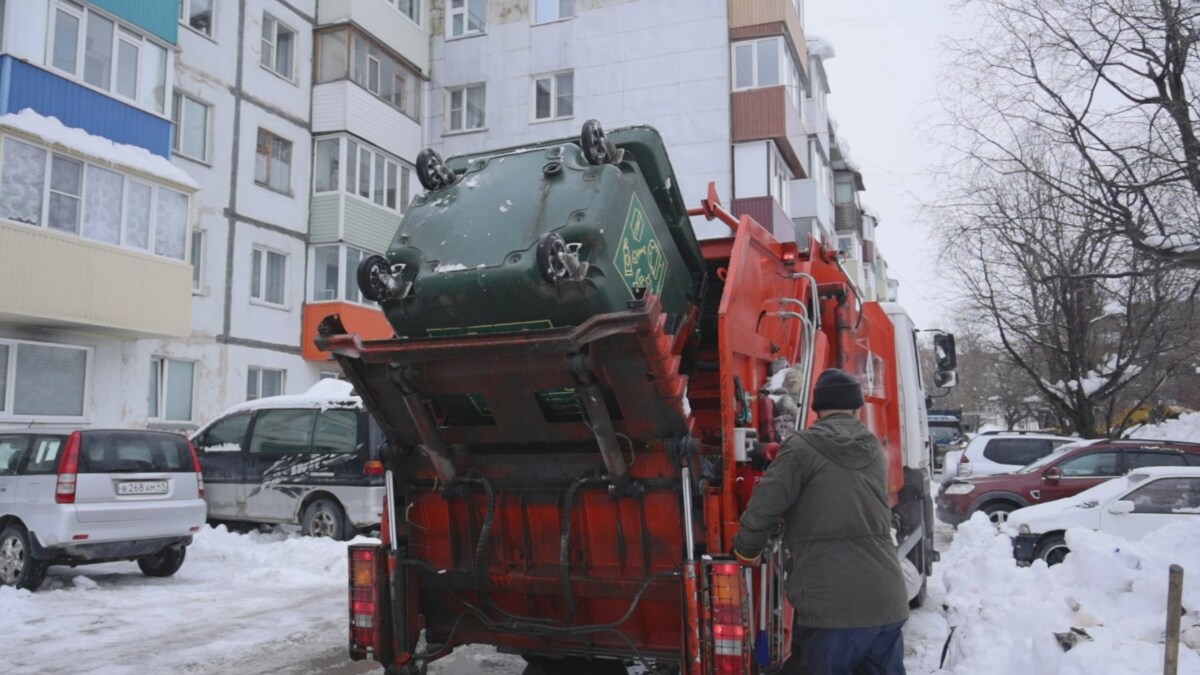 Около 300 контейнерных площадок в Петропавловске обслужит сегодня Спецтранс