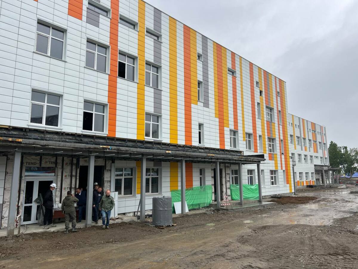 Владимир Солодов проверил ход строительства нового корпуса школы №1 в городе Елизово