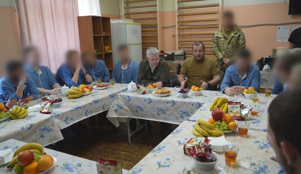 Владимир Солодов навестил камчатских бойцов 40-й бригады морской пехоты в госпитале в Курской области 